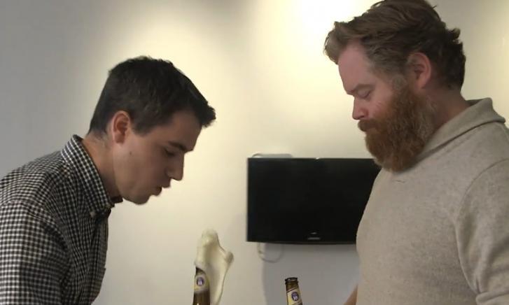 Tik op bier zorgt voor schuimexplosie